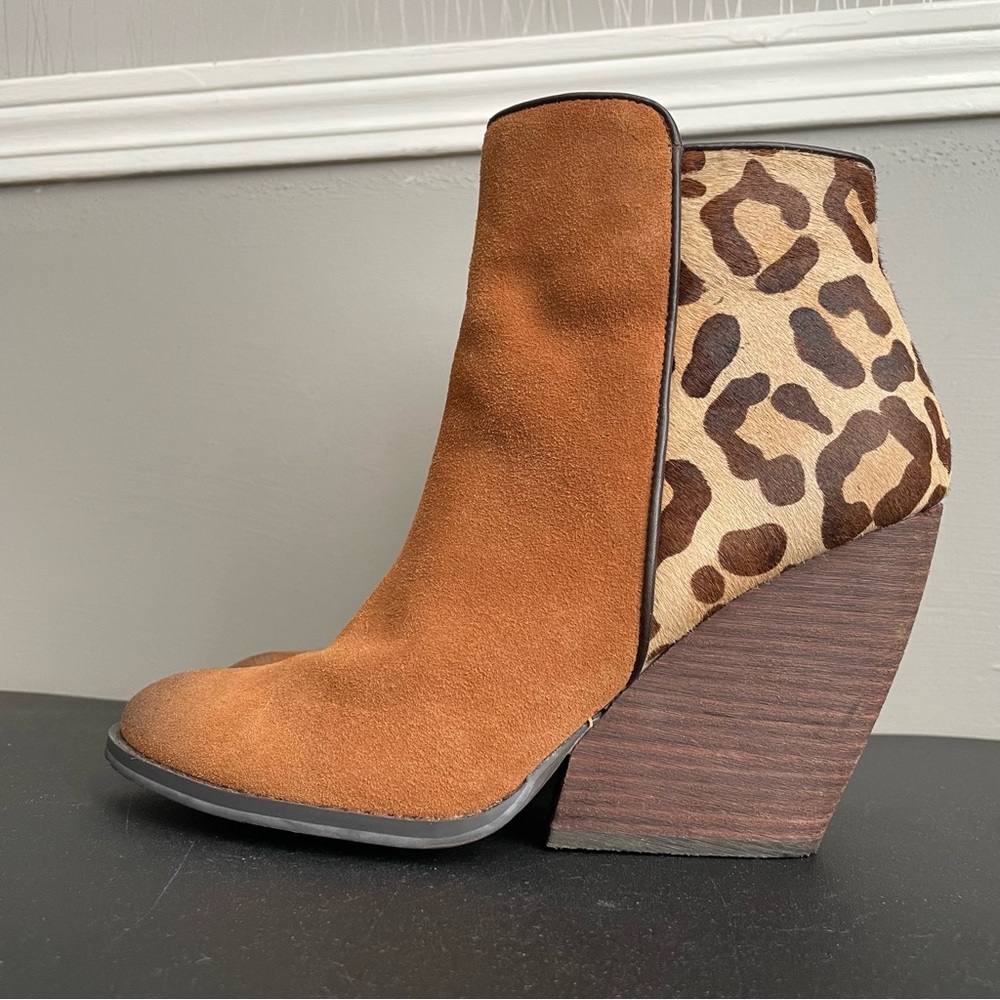 Very Volatile Chatter Leopard Calf Hair Suede Booties Boots Size 9 - Picture 2 of 14